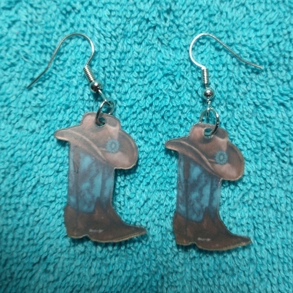 Acrylic western boots and hat wire earrings - Picture 2 of 3